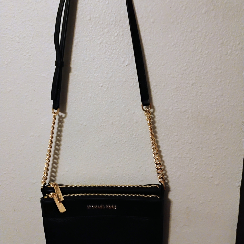 Michael Kors Black and Gold Crossbody Bag with Elegant Chain Accents